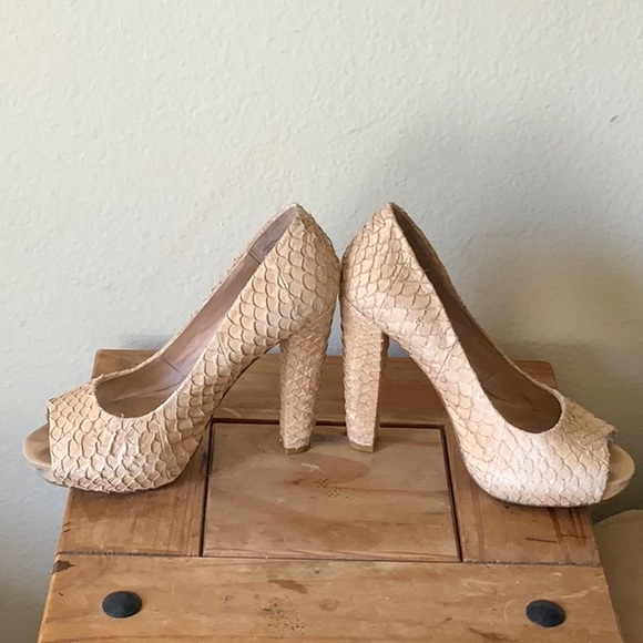 House of Harlow Pearl Sand Peep Toe Heels - size 39 (9) - Picture 5 of 10